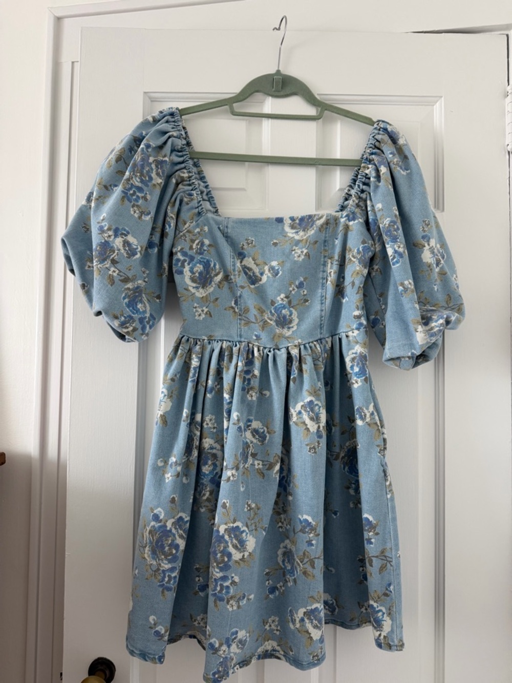 Avec Les Filles Light Blue Floral Puff-Sleeve Mini Dress